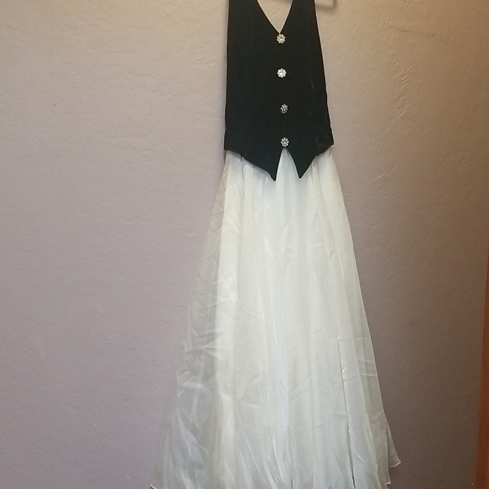 DOLLAR Sz M, Dark Crimson(looks Black) Full Length Formal, EUC, #2550